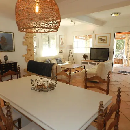 Mare Nostrum 8 Personas Otel 4*